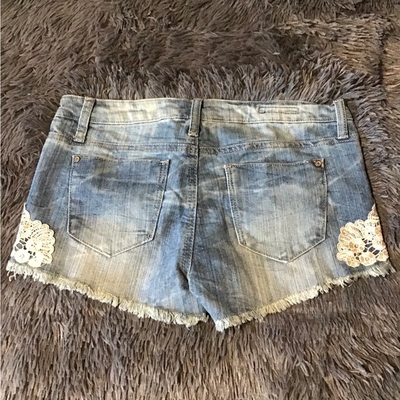 Hot Kiss Ladies Jean Shorts Lace Detail Sz 9 NWT - Picture 2 of 6